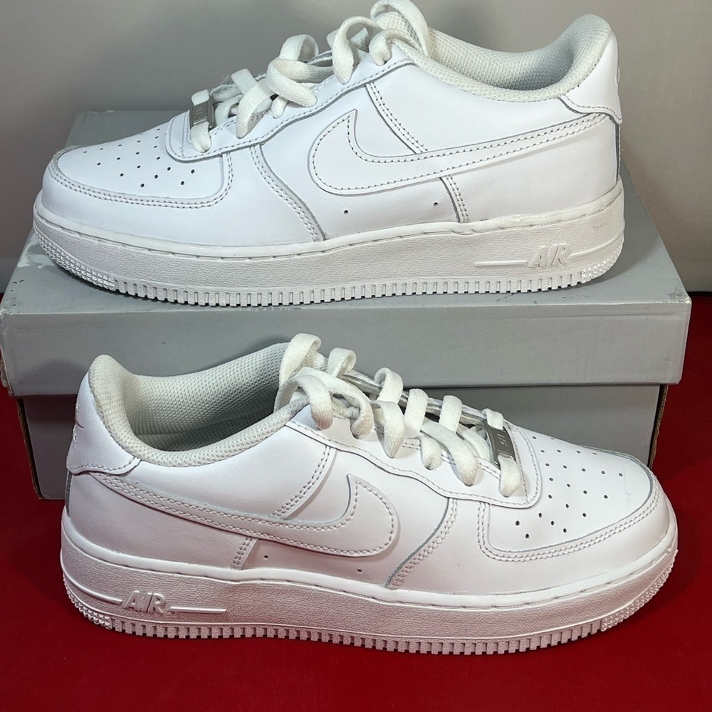 NIKE AIR FORCE 1 LOW (GS) TRIPLE WHITE DH2920 111 Kids Sz 6.5Y or Woman’s Sz 8.
